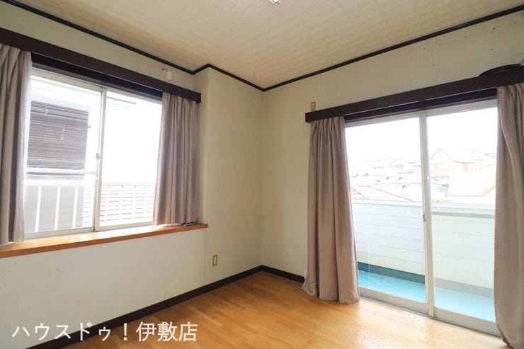 【2F洋室】
「他社で住宅ローンに落ちてしまった」「車のローンが残っている」など、住宅ローンでお困りの方はぜひ一度弊社までご相談ください。