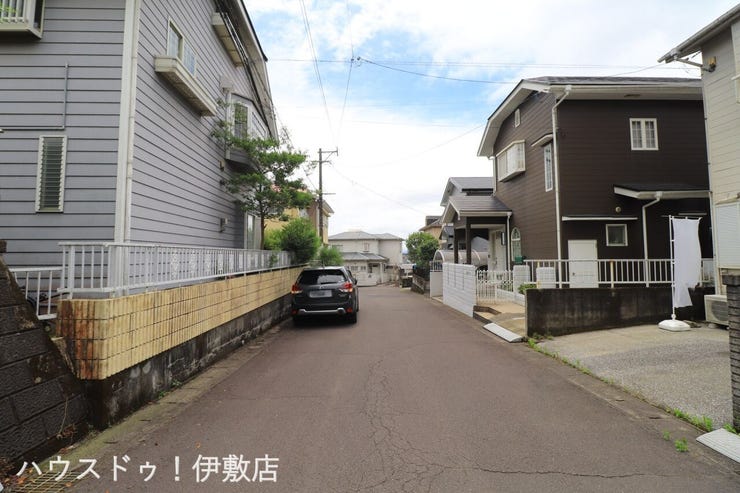 【前面道路】
東側前面道路、南方面
交通量少なめです