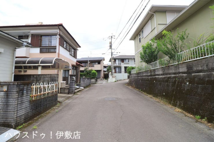 【前面道路】
東側前面道路、北方面
交通量少なめです
