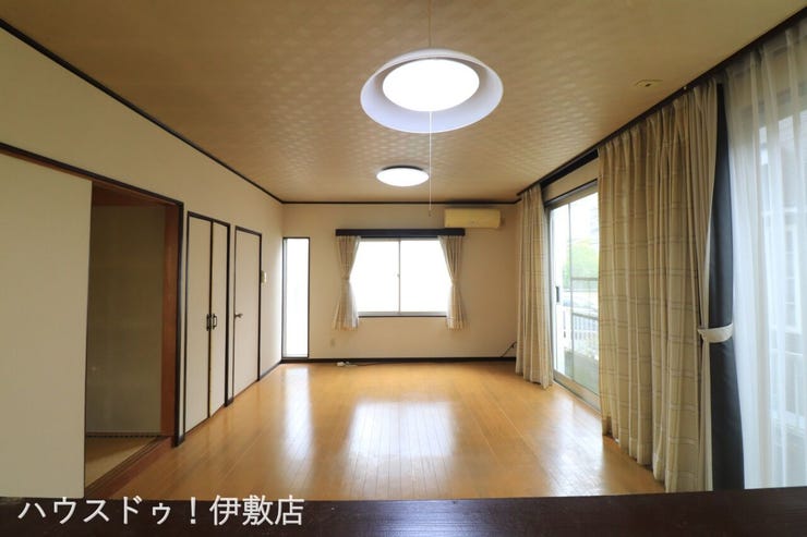 【リビング】
カウンターキッチンで家族の笑顔を見ながら調理できます