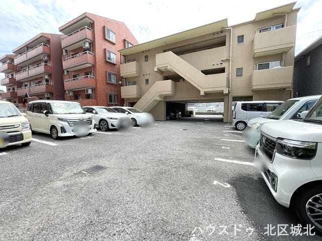 【駐車場】