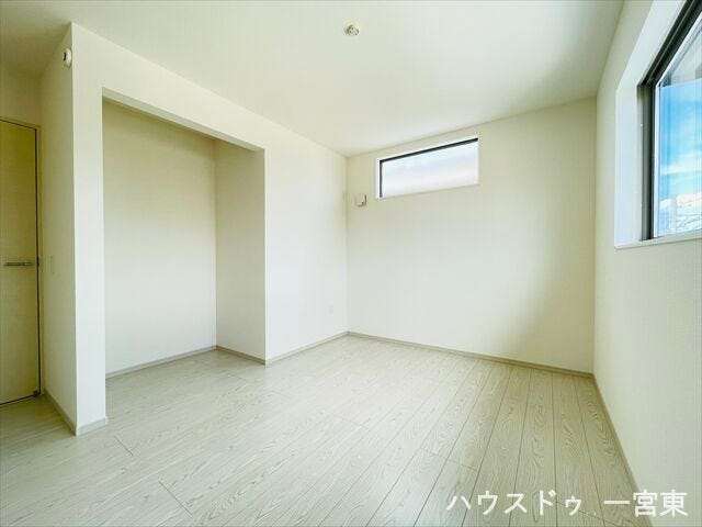【6.5帖】明るく、収納スペースも完備された洋室は、子供部屋としても、寝室としてもお使い頂けます。