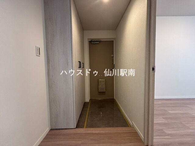 室内の玄関付近です。シューズボックスが大きい