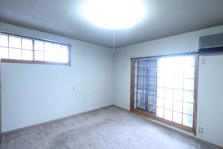 *2階東側約8.5帖洋室*
※家具削除加工を行っており、写真はイメージです※