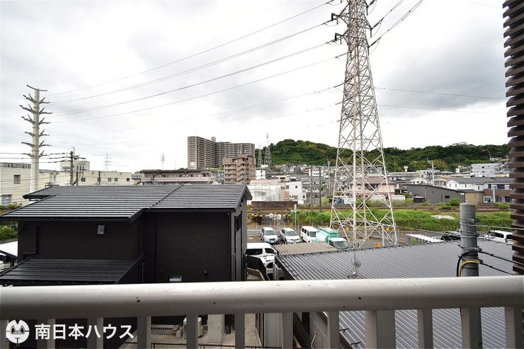 【眺望】バルコニーからの眺望です!目の前には高い建物がなく日当たり、通風良好です♪