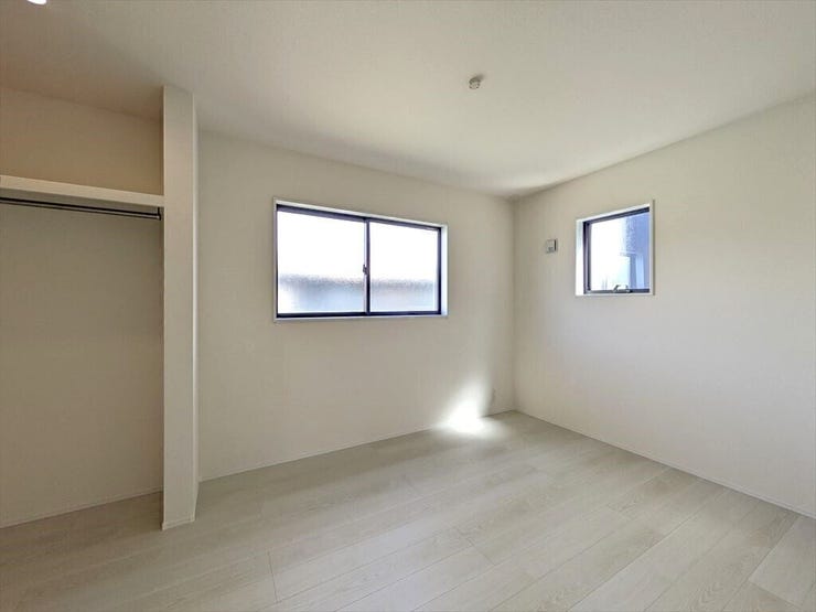 【同社施工例】二面採光で、明るく、風通しのよい空間が広がっています