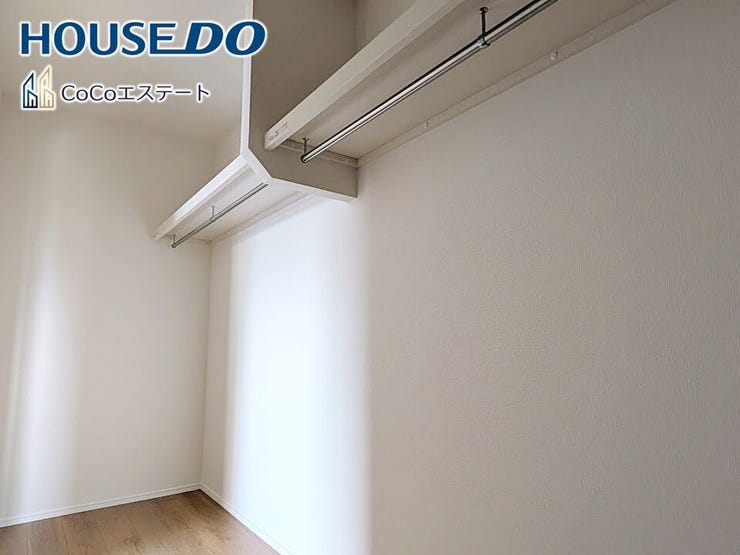□■収納■□
ウォークインクローゼット♪
普段使いのお洋服や小物はもちろん、シーズンオフのものまでしっかり収納できる頼もしいスペースです。