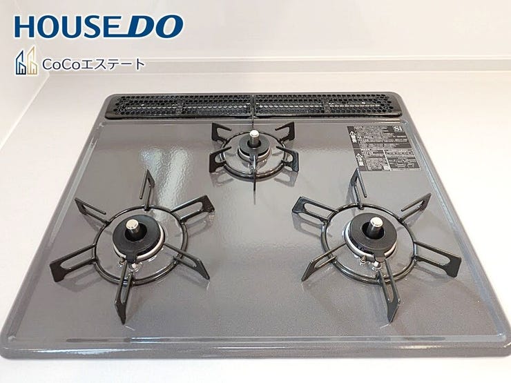 □■三口コンロ■□
同時にお料理が可能♪
煮物と炒め物と汁物と一度に作れます。
手際のよいママ確定ですね。