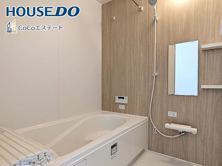 □■ユニットバス■□
足を伸ばして寛げる浴槽♪
浴槽にゆとりがあり、ゆったりと入浴できます。
洗い場も広いので、お子様と一緒に快適に入浴できますね。