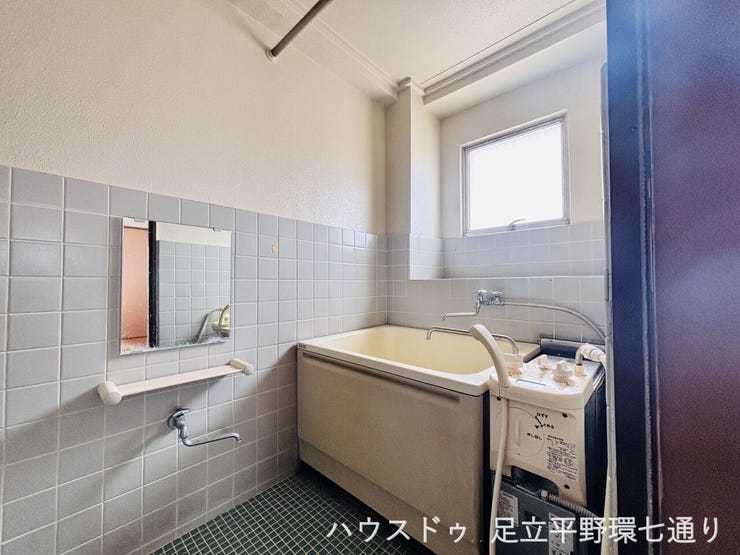 窓付きの浴室は換気がしやすく、明るさも取り込みやすい空間です。