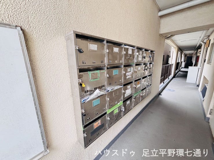 集合ポストが設置され、各住戸への郵便物の受け取りもスムーズに行えます。