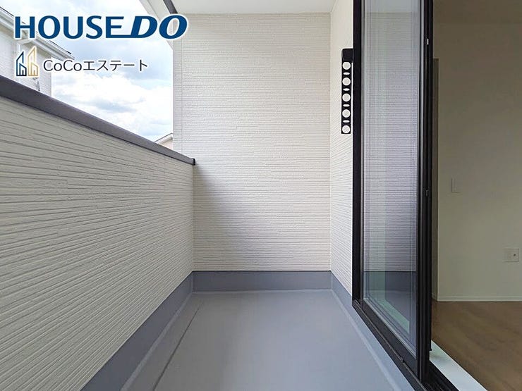 □■バルコニー■□
南に大きく面したバルコニー♪
家族みんなのお洗濯物もお布団も、あっという間におひさまの香りに◎