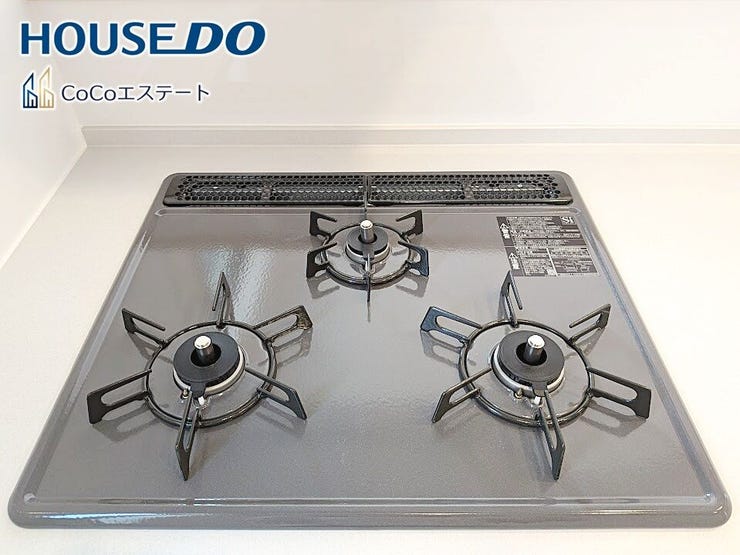 □■三口コンロ■□
同時にお料理が可能♪
煮物と炒め物と汁物と一度に作れます。
手際のよいママ確定ですね。