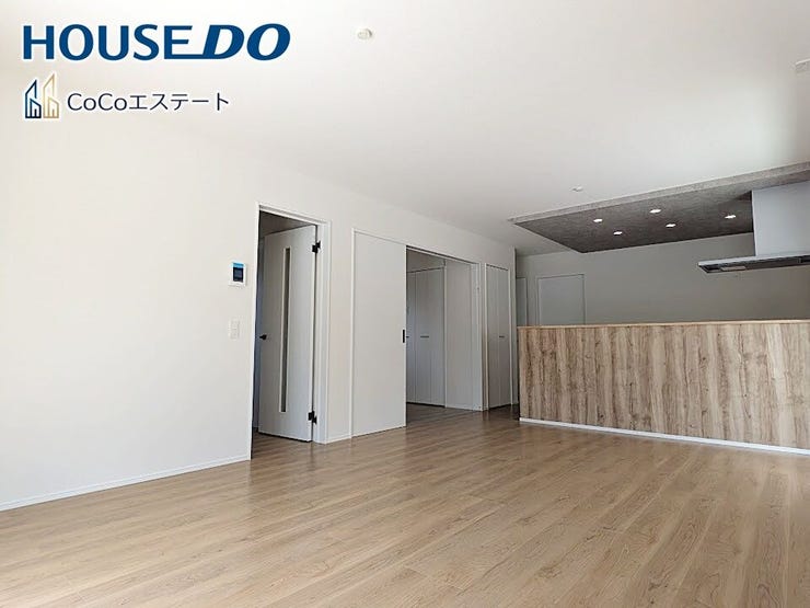 □■リビング■□
17.5帖LDK♪
ご家族が集まる中心となる開放的なリビング♪
大きなテレビを置いたり、家具選びにこだわったりと楽しみが広がりますね。