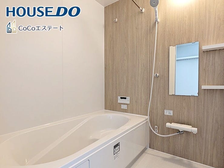 □■ユニットバス■□
足を伸ばして寛げる浴槽♪
浴槽にゆとりがあり、ゆったりと入浴できます。
洗い場も広いので、お子様と一緒に快適に入浴できますね。