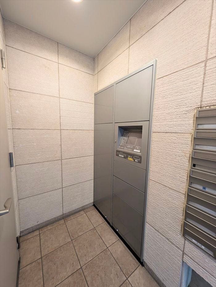不在時にお荷物を受け取れる宅配BOXです