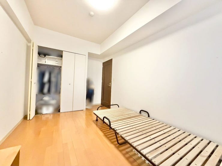【全室収納付き】
全ての部屋に収納が備わっているため、家族ごとに持ち物を分けて整理しやすく、生活空間をすっきり保てます!
日々の片付けがしやすく、暮らしのリズムが整いやすい嬉しいポイントです♪