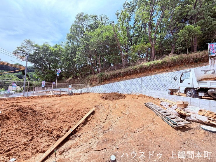 【外観】
自然と暮らしやすさが調和する、薬師台の土地。