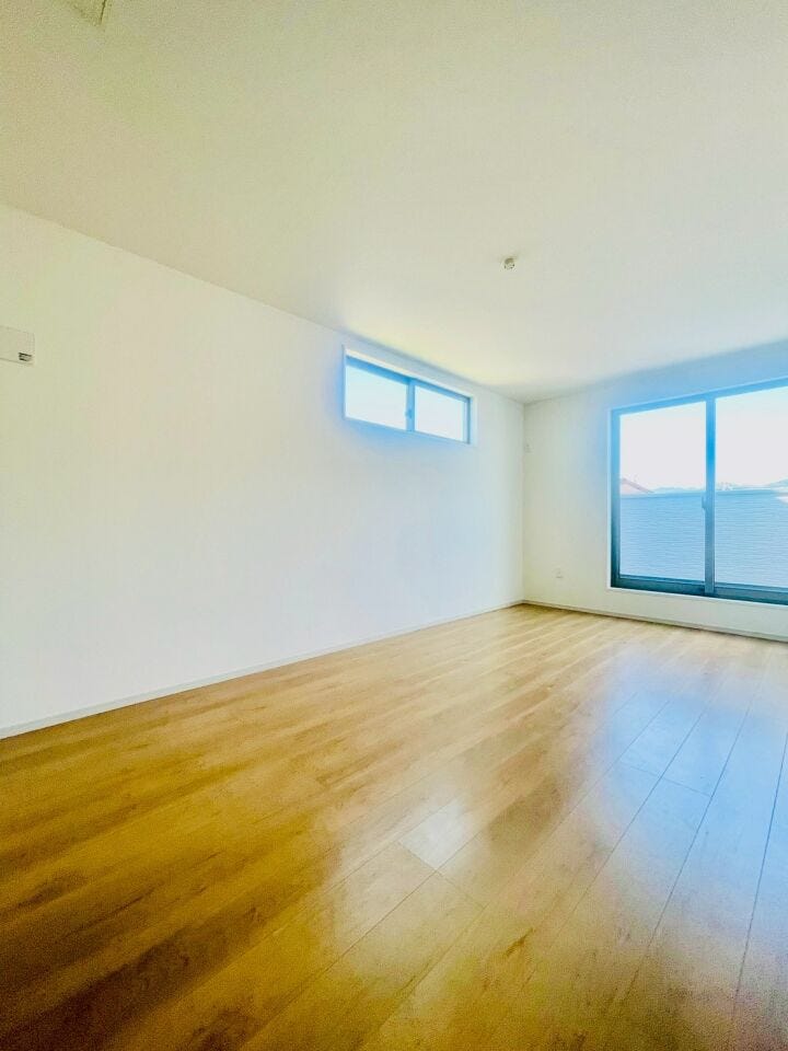 洋室3部屋があるので、これから家族が増えても安心ですね。お子様が小さいうちは主寝室でみんなで寝るのが定番になりそうですね。