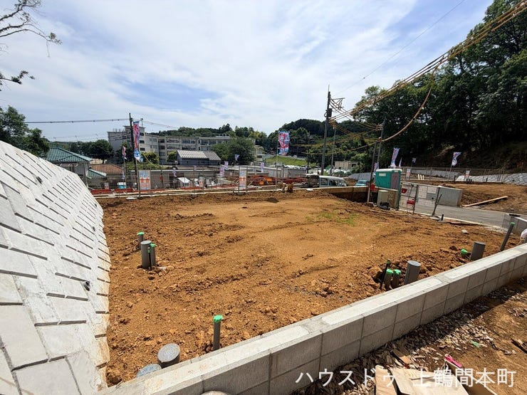 【外観】
緑豊かな住環境が魅力の薬師台エリア。落ち着いた街並みの中で、ゆとりある暮らしを叶える土地です。
