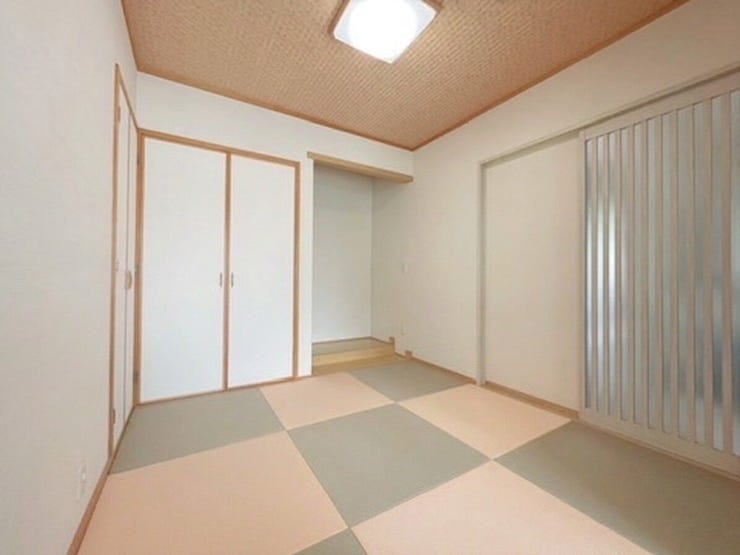 客間や寝室、お子さまの遊び場、在宅ワークにも活躍する万能な和室。落ち着きある空間として使いやすく、暮らしの幅を広げてくれます。
