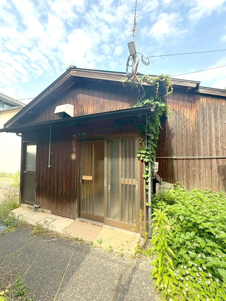 【外観】
小倉北区長浜町 中古戸建て♪平屋♪チャチャタウンまで徒歩約8分♪平坦地♪浴室に窓♪