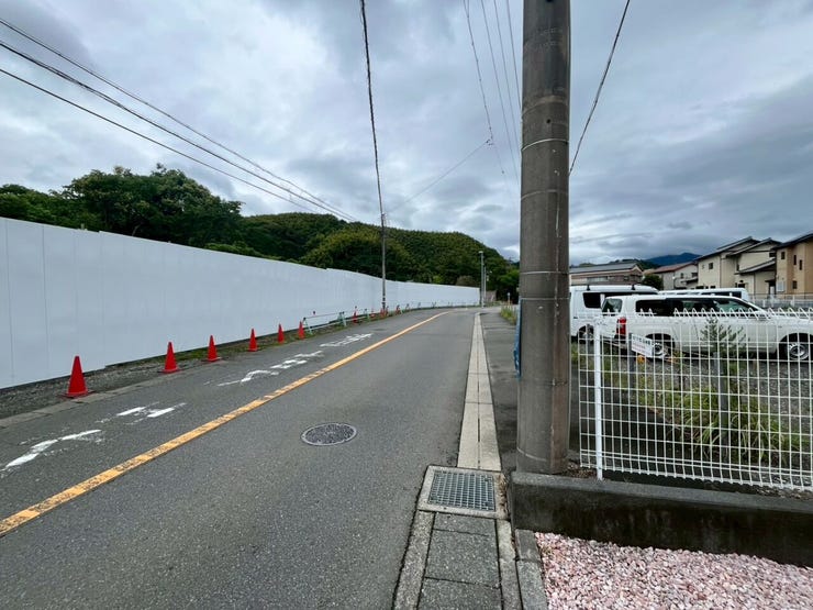 前面道路になります。