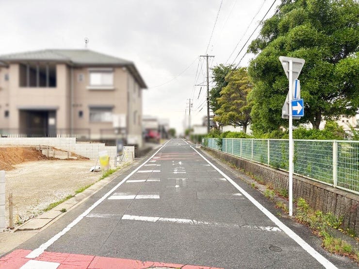 北西側前面道路