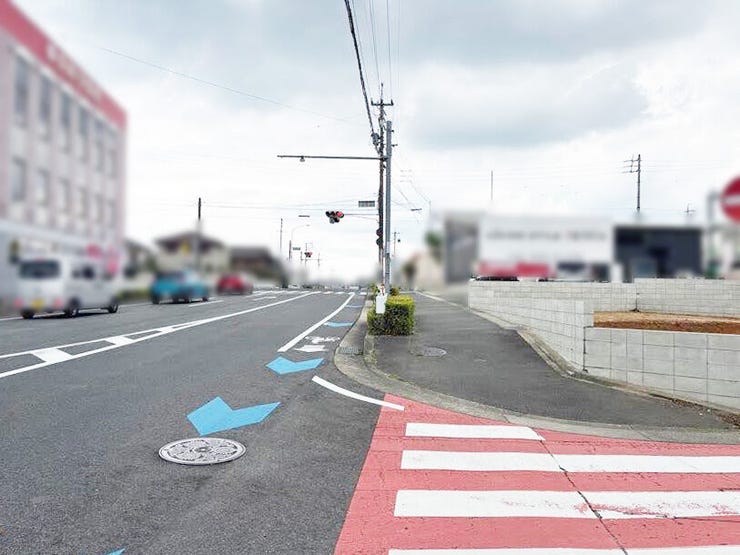 北東側前面道路
