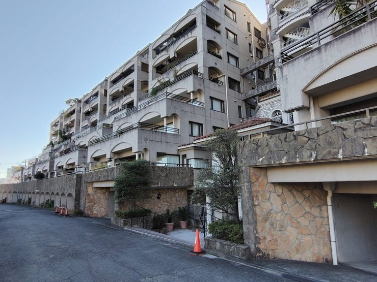 【外観】
RC造8階建