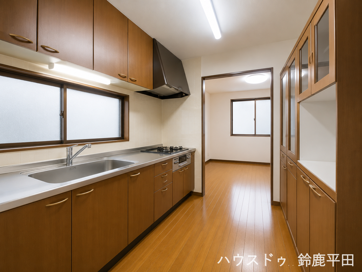 ※家具消し加工をしています。
キッチンが広く、収納も多いので使い勝手がよさそうですね。
