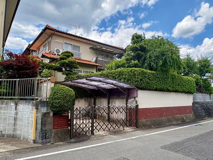 【外観】
■所在地:太宰府市梅香苑4丁目
■建物構造:木造
■駐車台数:1台
■現況:居住中
■引渡日:相談