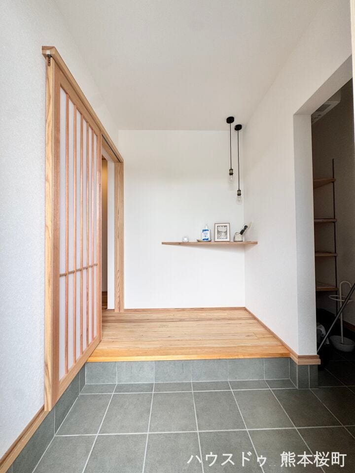 ■「しまう」が叶える美しい玄関■大容量のシューズボックスがあることでいつも整理された、気持ちの良い「家の顔」を保てます。