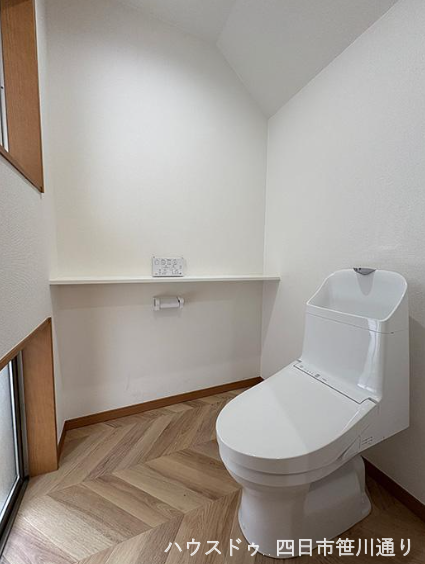 1階温水シャワー付きトイレ新品交換済