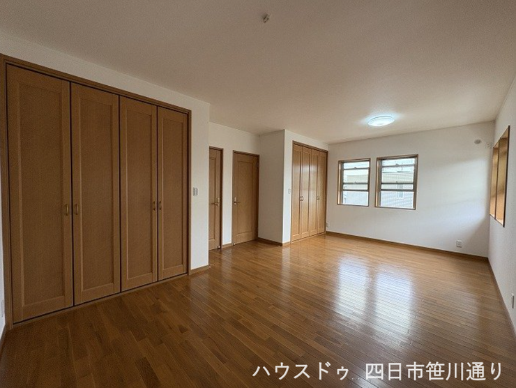 2階洋室約10.8帖