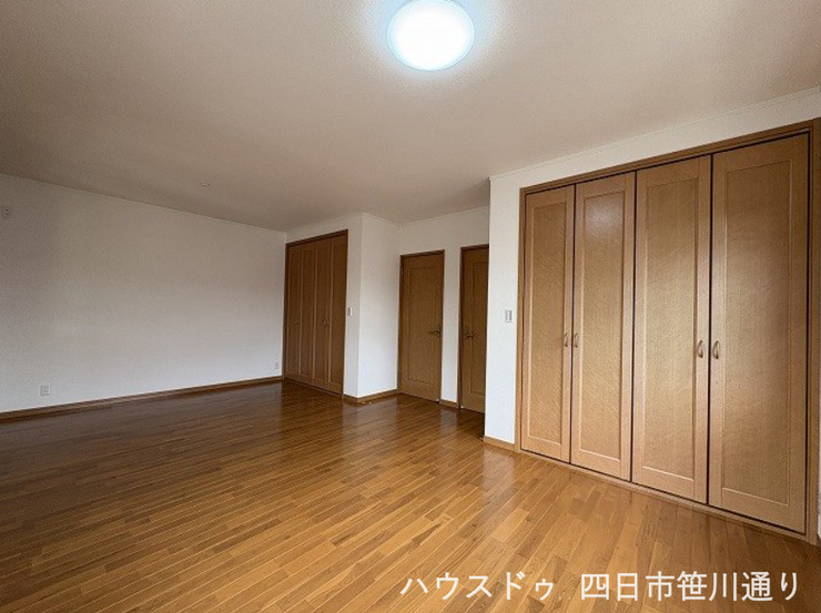 2階洋室約10.8帖