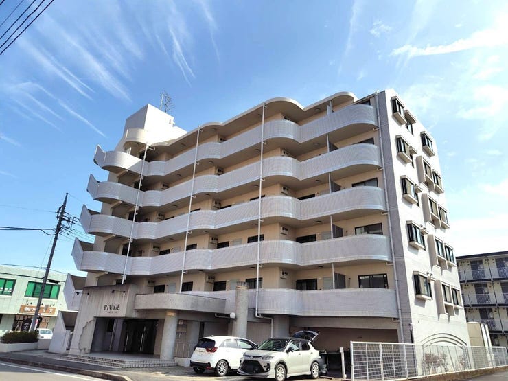 【外観】
幹線道路へのアクセス良好
周囲に商業施設多く利便性高い立地
オール電化住宅でお子様との暮らしも安心♪