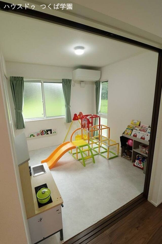リビング横4.5畳の和室です。お子様部屋や客間として利用可能です♪