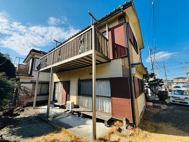 【外観】
土地面積38坪超のゆとりある敷地。建築条件なしのためお客様のお好みのハウスメーカー・プランで設計建築が可能です。