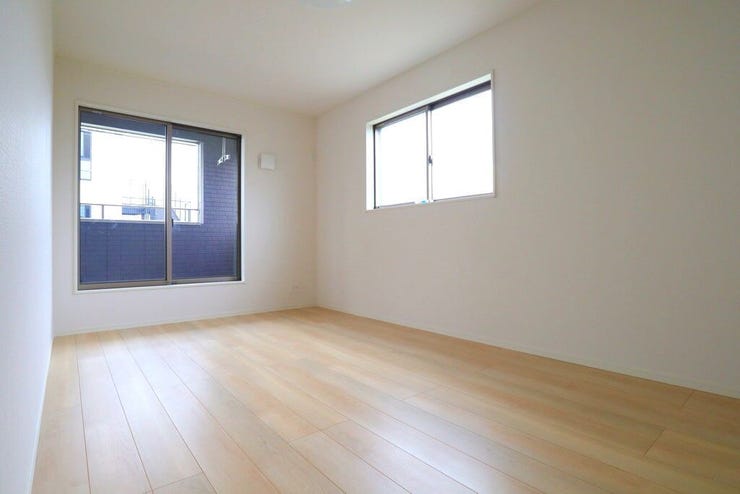 洋室 同仕様
2面採光のお部屋は明るく風通しの良いお部屋です♪