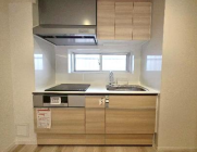 IHコンロ採用のキッチンはお手入れしやすく、収納も充実。すっきりとした空間で毎日の家事も快適にこなせます。