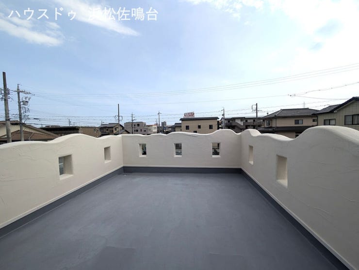 青空を仰ぐ南面バルコニー!高い建物が無く陽当り良好!