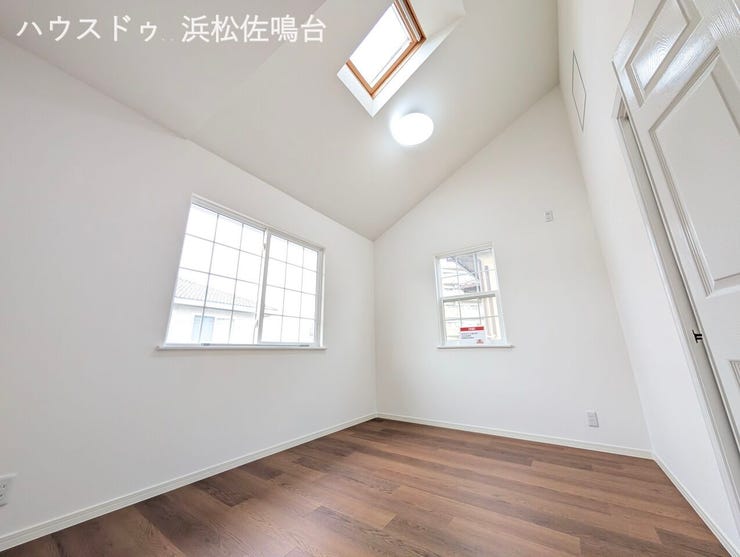 北東側洋室は天窓のあるお部屋!