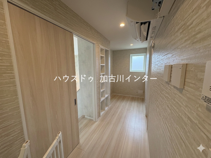 2F廊下 収納あり 画像編集により荷物を削除しております。