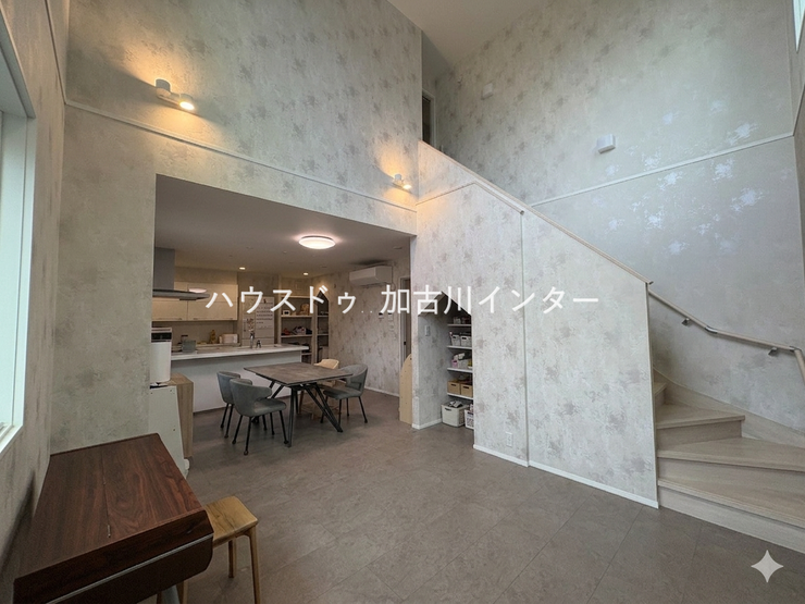 画像編集により荷物を削除しております。
