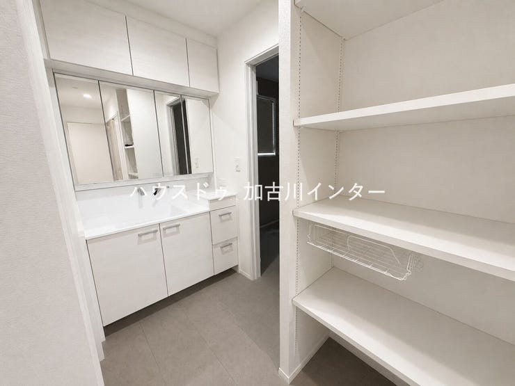 画像編集により荷物を削除しております。