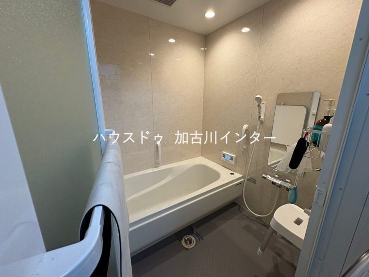 浴室も広々