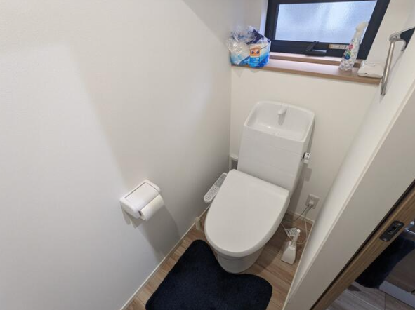 築浅ならではの清潔感が嬉しい、快適トイレ空間。