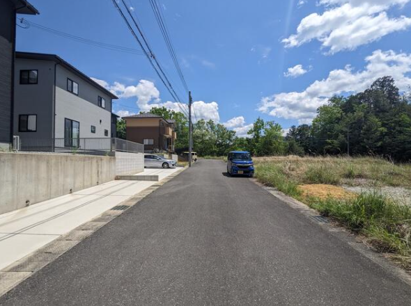 前面道路約6mで、毎日の車の出し入れもスムーズ。