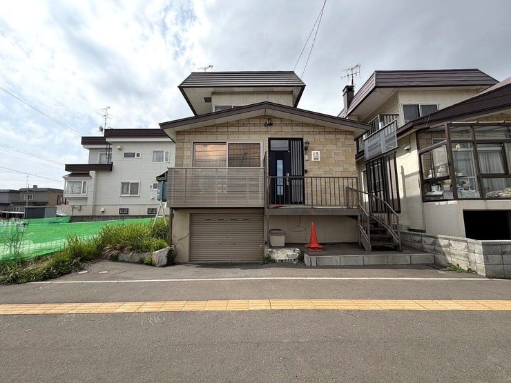 ◆小学校まで約270m(徒歩4分)、中学校まで約190m(徒歩3分)と、お子様の通学も安心の立地♪